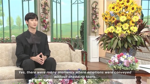 #KimSooHyun on the Japanese show “Tetsuko’s Room”! Tetsuko (Host): I watched Queen of Tears. KSH: Thank you. Tetsuko (Host): But, did you know it would be a hit? KSH: Of course initially, I had no idea it would become such a big hit. However, since the story revolves around love, family, and a married couple, I thought many people would enjoy it. Tetsuko (Host): Truly, many scenes would make you cry, laugh, worry. I watched it with a lot of anticipation. KSH: Thank you so much for enjoying the s
