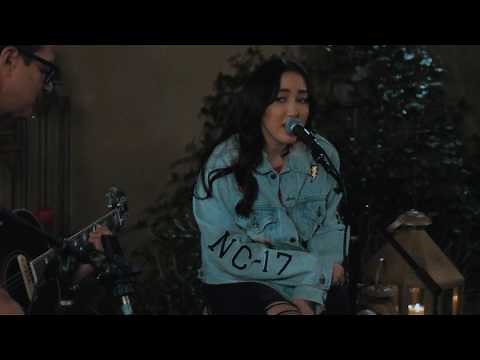 Noah Cyrus - Almost Famous [Acoustic Performance]