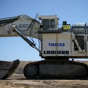 2.5M views · 25K reactions | The Liebherr Mining R 9800 is a mining excavator like no other! ‍♂️ | UNILAD Tech | Facebook