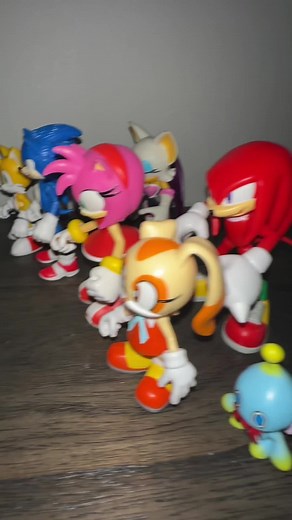 Modern Sonic VS Movie Sonic #sonicthehedgehog #sonicmovie #sonicfrontiers #sonicfigures #jakkspacific #jakkstoys #milestailsprower #amyrose #creamtherabbit #knucklestheechidna #toystory2 #whostherealbuzz