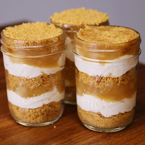 CARAMEL APPLE CHEESECAKE JARS