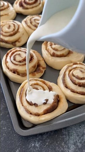 The best Cinnamon buns are here 😋😋😋 #Recipe in #description
