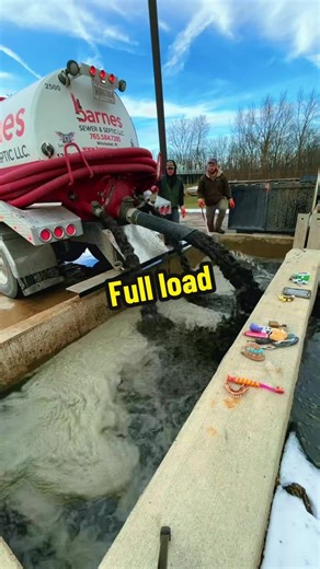 Nothing like dumping a full load of the dookie water. 👍💪 #yourshitsmybreadandbutter #fyp #pooptok #bruntworkwear #wastewater