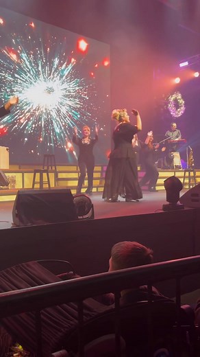 17K views · 369 reactions | A little Christmas music from the Heidi Parton show at Dollywood. | Jonny Amusement | Facebook