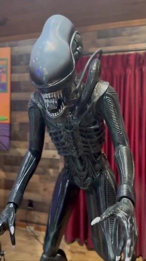 Spirit Halloween 2026 6Ft 8 In Alien Xenomorph Animatronic demo live lifesize animated prop sold out