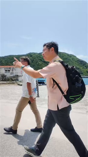 4月22日にお伺いした座間味村訪問の様子です。普段から多くの離島や市町村に足を運び、まずは現地の課題や声に触れることを大切にしています。机上の情報だけではなく、実際にその場所に立ち、空気を感じ、人の想いを伺うことで、これから形にしていく政策をより丁寧に考えていきたいと思っています。この日は天候にも恵まれ、沖縄の美しい海をそばに感じながら、島の皆さまのお話や温かさに触れる、貴重な時間となりました。まだ訪れていない島もありますので、今後お伺いする予定です。随時、振り返りながら発信をさせていただきます。#古謝げんた #沖縄を次のステージへ
