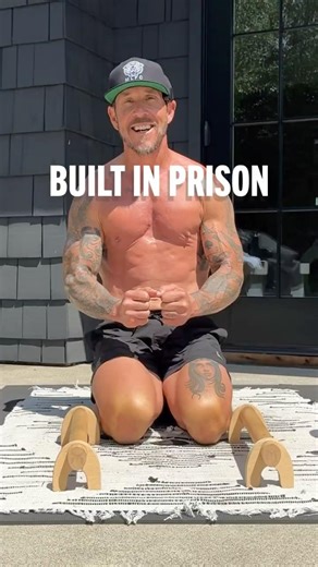 Half Push Up Built In Prison #fitness #fitnessshorts #shortsfitness #shorts #pushups #chest