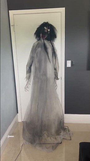 Spirit Halloween 2015 Twitching Banshee LifeSize (2016 Model) #animatronics #spirithalloween #scary