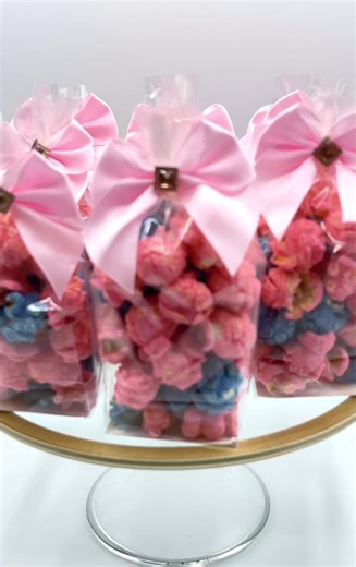 Chocolate&Pearls Luxury Treats (@chocolate.pearls)’s videos with snowfall - Øneheart & reidenshi