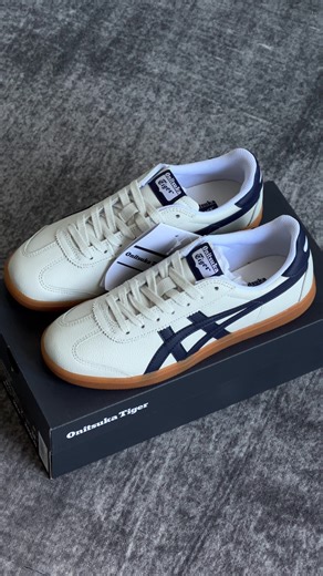 ເປັນອີກລຸ້ນທີາຢາກແນະນຳສຳລັບ onitsuka tiger ລຸ້ນຄຣາສສິກນິ້ ໂທນສີຂາວຄີມໆຕັດສີຟ້າເຂັ້ມ ແລະ ພື້ນສີນຳ້ຕານງາມສຸດໆ #เทรนวันนี้ #fpy #bossstudioຂາຍແຕ່ຂອງແທ້