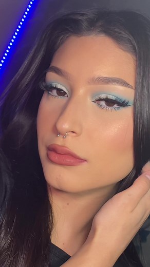 Basic Blue Makeup Tutorial