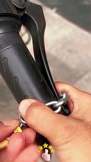 Motorcycle anti - theft locking skills 🛵🔒🚔👮‍♂️