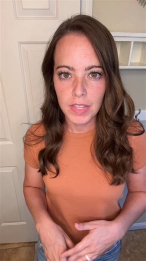 Imagine you’re relaxing with friends, and someone suddenly says, “It’s time to shower, come take off your clothes.” Terrifying and confusing, right? That’s often how it feels for someone with dementia when showering is brought up out of nowhere. In the middle and later stages of dementia, disorientation is common. You may know it’s morning in the living room, but the person with dementia may think it’s evening at the bingo hall. In that context, showering makes no sense. A simple strategy is to 