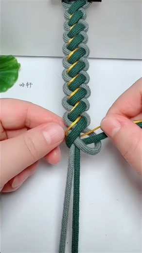 How to Braid a Paracord Bracelet Step by Step