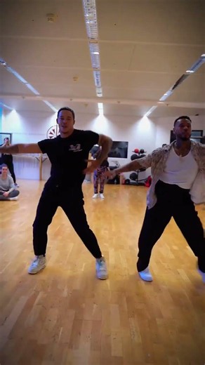 Discover the Best Salsa Moves with Surprises! 💃✨ #SalsaDance #DanceLovers