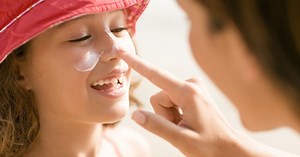Faut-il mettre de la crème solaire à son enfant avant d'aller à l'école ou centre de loisirs ?