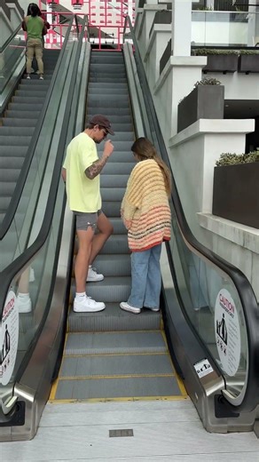Woman signals and gets help from a stranger ❤️ this sign could save lives!!