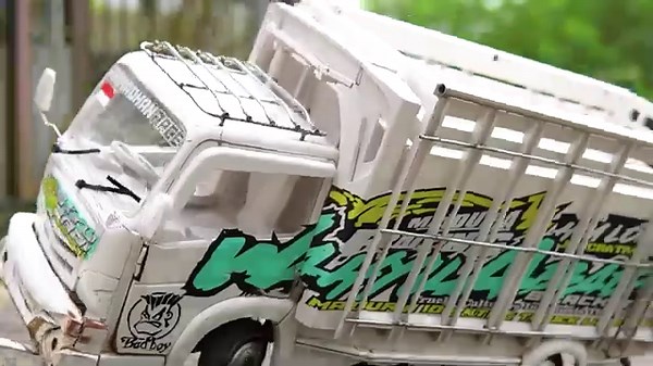 Compilation of Oleng Rollover Trucks Makes You Laugh