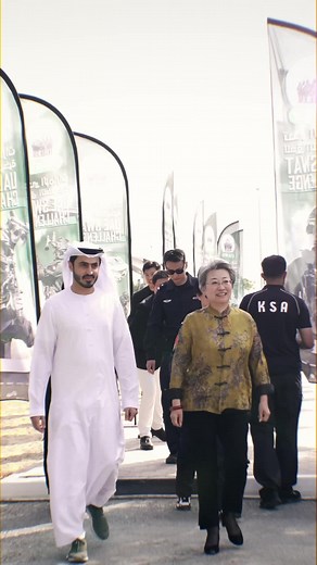 During a meeting with the organizing committee of the #UAESWATChallenge 2025, H.E. Ou Boqian, Consul General of the People’s Republic of China in Dubai, received a detailed briefing on the challenge’s objectives and its role in promoting expertise sharing between tactical teams and rapid response units. H.E. Boqian also took commemorative photos with the Chinese team participating in the challenge. خلال لقاء مع اللجنة المنظمة لـ #تحدي_الإمارات_للفرق_التكتيكية 2025، استمعت سعادة أو بوه تشيان، الق