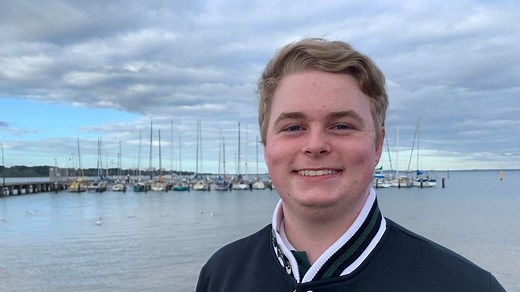 Coronavirus opens up Australia's digital divide, with many school students left behind