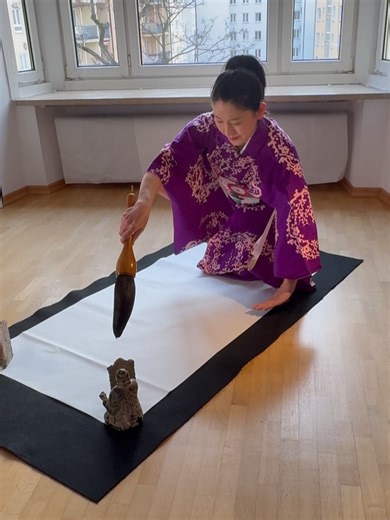 Kumi TANAKA🇯🇵田中久美 | . ⁡ 「龍」 (Dragon) ⁡ inspired by 米芾 (not copying = 臨書 this time) ⁡ I drew 2 dragons 🐉 🐲 ⁡ By slightly changing the lines of the 2 dragons,... | Instagram