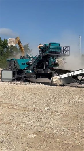 Powerscreen of Florida | Powerscreen Gladiator TP320SR breezing through concrete demolition waste! 🪨💥 This machine comes fitted with a 16’x5’ double deck screen... | Instagram