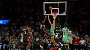 🧣 Andrew Wiggins 42分 | 6三分 | 5助攻 | 2抄截 | 76% FG 🔥 Andrew Wiggins今天21投16中，狂飆生涯次高的42分，幫助熱火以122比105擊退黃蜂，止住10連敗。 ----------- 透過League Pass收看NBA直播賽事與獨家內容！ NBA League Pass 👉 https://on.nba.com/3NaxY2P | NBA Taiwan