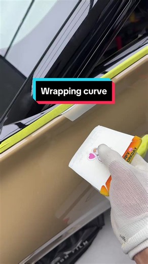 How to Wrap a Curve: Car Vinyl Wrap Guide