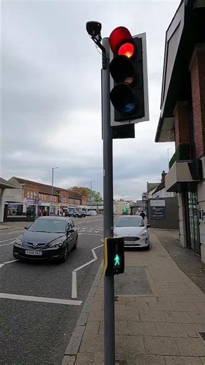 Potters Bar: High Street A1000, PEEK TLED Traffic Lights Puffin Crossing