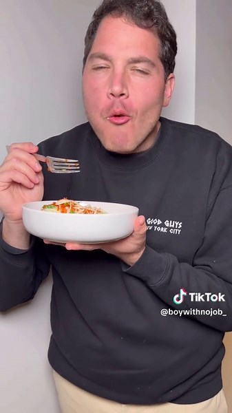 Let’s make some Kani Salad! One of my favorite appetizers when ordering in sushi. I can attest this is restaurant quality and you should make it. 10/10! Ingredients below! Salad: Kani (imitation crab meat) Carrots Cucumber Chives Topiko Panko Dressing: 5 tablespoons of mayonnaise 1 teaspoon Stevia (can use sugar) 2 tablespoons of sriracha 1 tablespoon rice vinegar