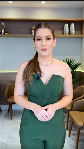 Dra Amanda Fialho | Dermatologia e Estética Avançada on Instagram: "Você sabia que alguns hábitos do dia a dia podem estar afetando diretamente a sua beleza… e você nem imagina? 😱 Separei 3 deles no vídeo de hoje e prometo: o terceiro vai te surpreender! Assiste até o final e depois me conta se você já fazia algum desses! 💬✨ #BelezaReal #DraAmandaFialho #DicasDeBeleza #EstéticaAvançada #Autocuidado #RotinaDeBeleza"