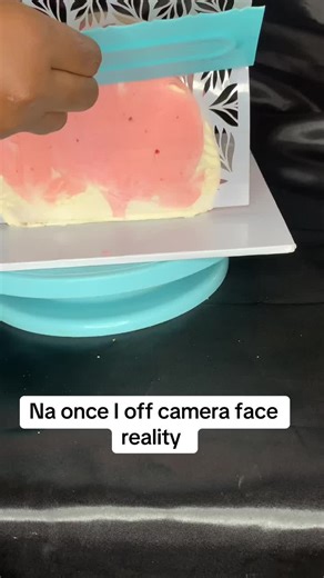 Creative Stenciling Ideas for Cake Decorating