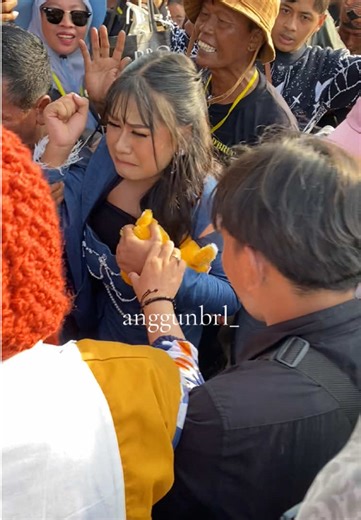 Penampilan Menarik April DA7 di Konser Cirebon