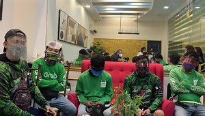 WATCH: Drivers of a food delivery application in Cebu City air their side after they were banned due to a promo of a local restaurant which the app believes to be fraudulent. CDN Digital has reached out to the local administrators of the food app but they have yet to respond as of this posting. #CDNDigital | CDN Digital