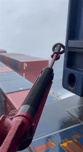 Steel Lashing Rod Snaps with a Bang