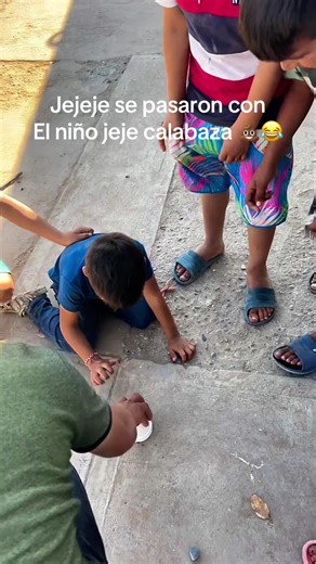 Jejej se pasaron con el niño jejeje pura calabaza 💩😂 #humor #divertido #juegos #chistoso