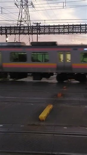 なぜか紫竹踏切の手前で止まっていた信越線普電6両