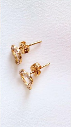 Pendientes de oro con circonitas en forma de corazón en Joyamar Pontevedra