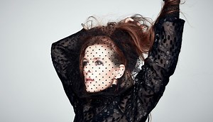 Neko Case, with a smile and a song, brings 'Bad Luck' to Bardavon