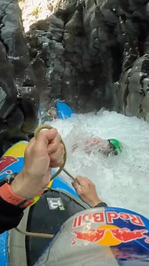 How do you rescue a friend when you can’t get out of your boat and set proper safety? Watch this 🙌 @gopro @sbriverco #Rioclaro #Teamwork #kayaking | Aniol Serrasolses