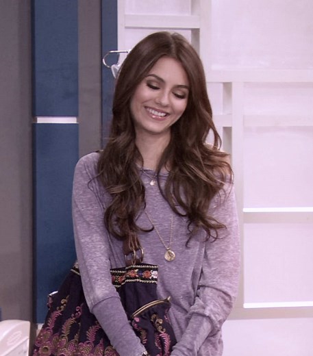 Tori Gets Stuck – Hilarious Moments from Victorious