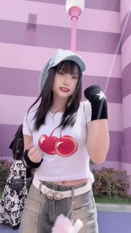 じゅんなjunna | ユニバでNewJeans風コーデ🐰‎🤍似合ってる？🥺 #newjeans #ユニバ #usj | Instagram