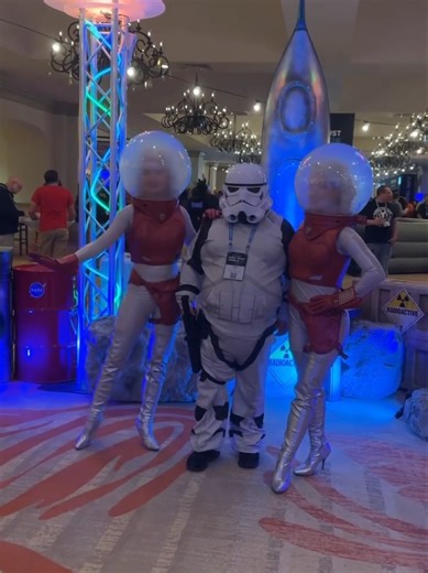 Astronauts Relax at the Spacebar!