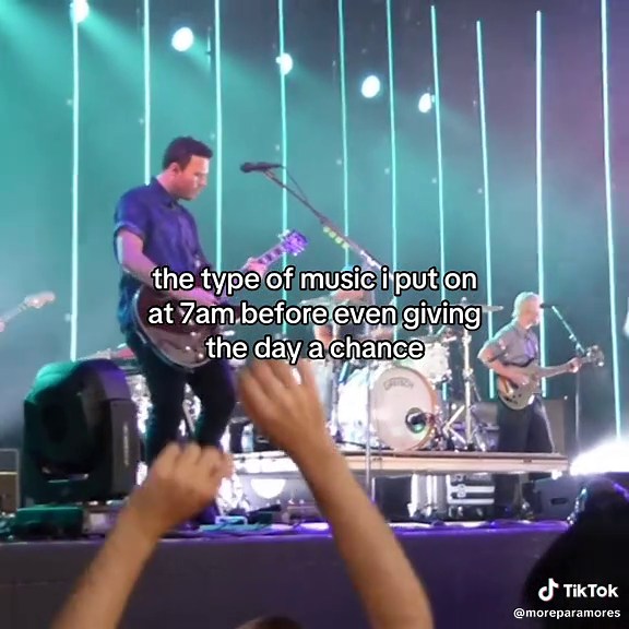 Turn It Off — Paramore Live in Houston: Early-Morning Sad Music Vibe