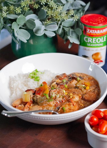 Pappadeaux’s Seafood Gumbo Recipe that’s lip smacking good. Bring the taste of New Orleans right your own kitchen with this Seafood Gumbo made with shrimp and creole sausage flavored with bold seasonings! To get this full detailed and printable recipe type “GUMBO” in the comments and I will send it directly to your inbox. #seafood #gumbo #pappadeaux #lousinana #stew You can also use the direct link to see the recipe that’s downloadable and printable as well: https://cookitwithtim.com/pappadeauxs