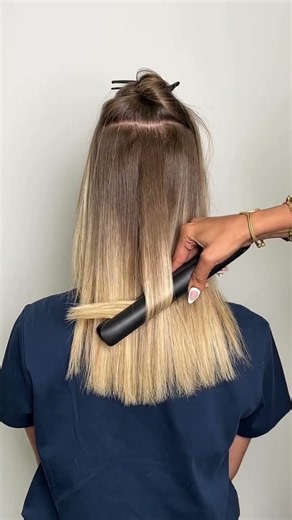 Avec le lisseur ghd platinum+ : des ondulations tout en mouvement, sans compromis sur la couleur. 🤍