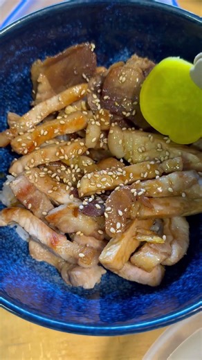 The secret to delicious Japanese-style stir-fried pork is this bottle of sauce! #cooking