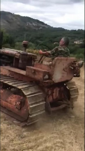 Incredible Crawler Tractor Stunt by Carlo Passalacqua 🔥