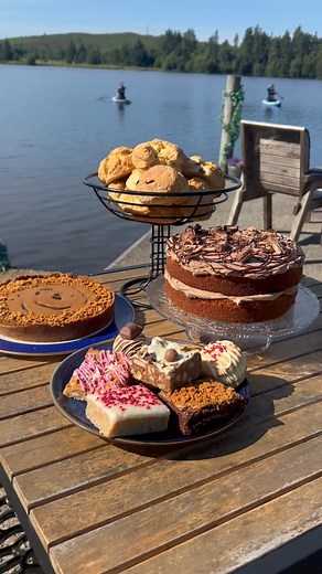 Well these paddle boarders have the right idea! Who’s paddling to us today for some of these treats in the sunshine? Open from 10-12 for brunch, 12-4 for lunch, 5.30-8 for dinner. Cakes, coffee & cocktails allll day. Booking recommended but walk ins welcome too 🙌 #thepierlairg #lairg #sunny #cafe #restaurant #brunch #lunch #dinner #nc500 #cakes #cocktails #scotlandisnow #spiritscotland #highlands | The Pier