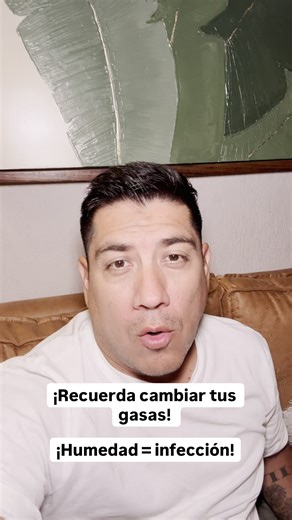Las gasas húmedas no solo incomodan: pueden generar un foco de infección si se quedan mucho tiempo. 💧 Limpia la zona con tu solución (como Microdacyn), seca con cuidado y cambia por una gasa nueva y seca. Son detalles pequeños que hacen una gran diferencia en tu recuperación. #tip #drenajelinfático #recuperacion #lipotransferecia #fyppppppppppppppppppppppp